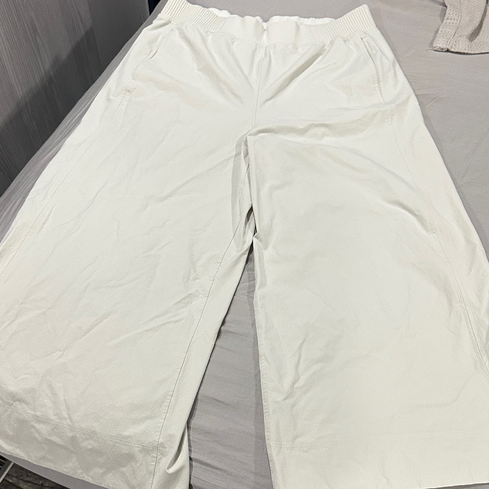 lululemon Stretch Woven Wide-Leg High-Rise Crop